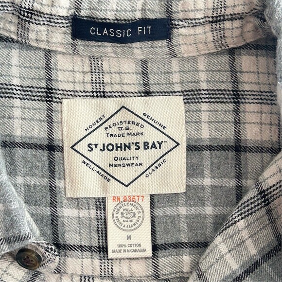 St. John's Bay Shirt Men's M Gray White Plaid Classic Fit Button-Down - Picture 2 of 6